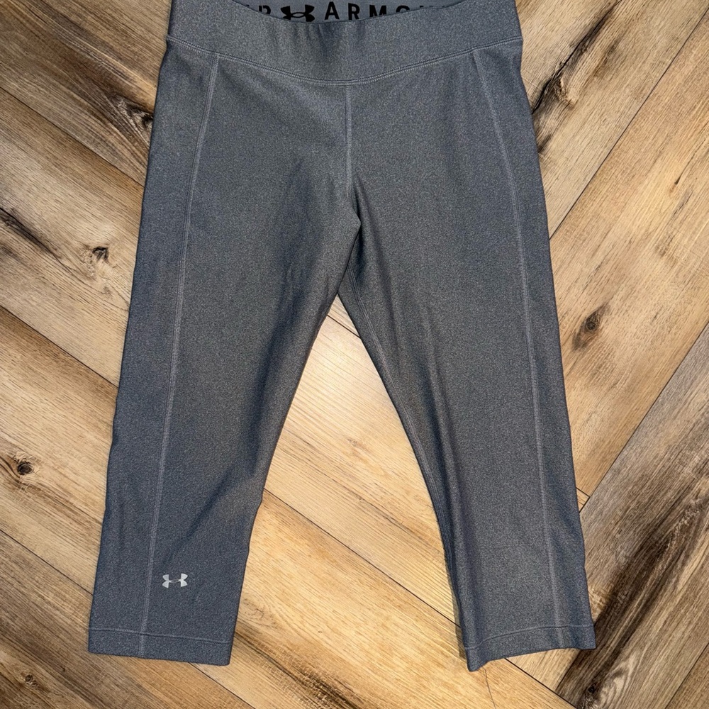 Under Armour Women’s Gray Cropped Leggings